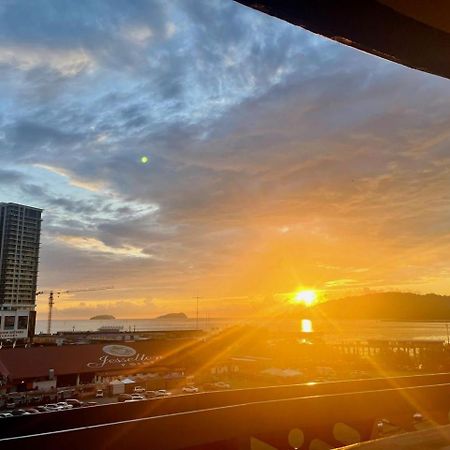 코타키나발루 Jesselton Quay Sea & Pool View For 6 Pax 아파트 외부 사진
