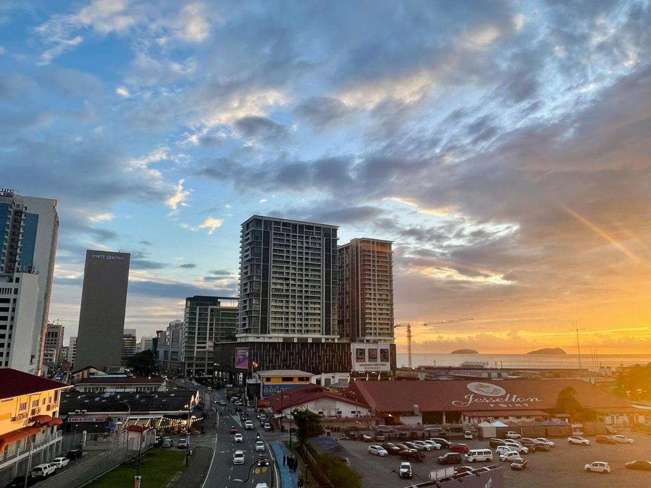 코타키나발루 Jesselton Quay Sea & Pool View For 6 Pax 아파트 외부 사진