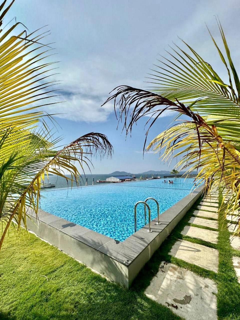 코타키나발루 Jesselton Quay Sea & Pool View For 6 Pax 아파트 외부 사진