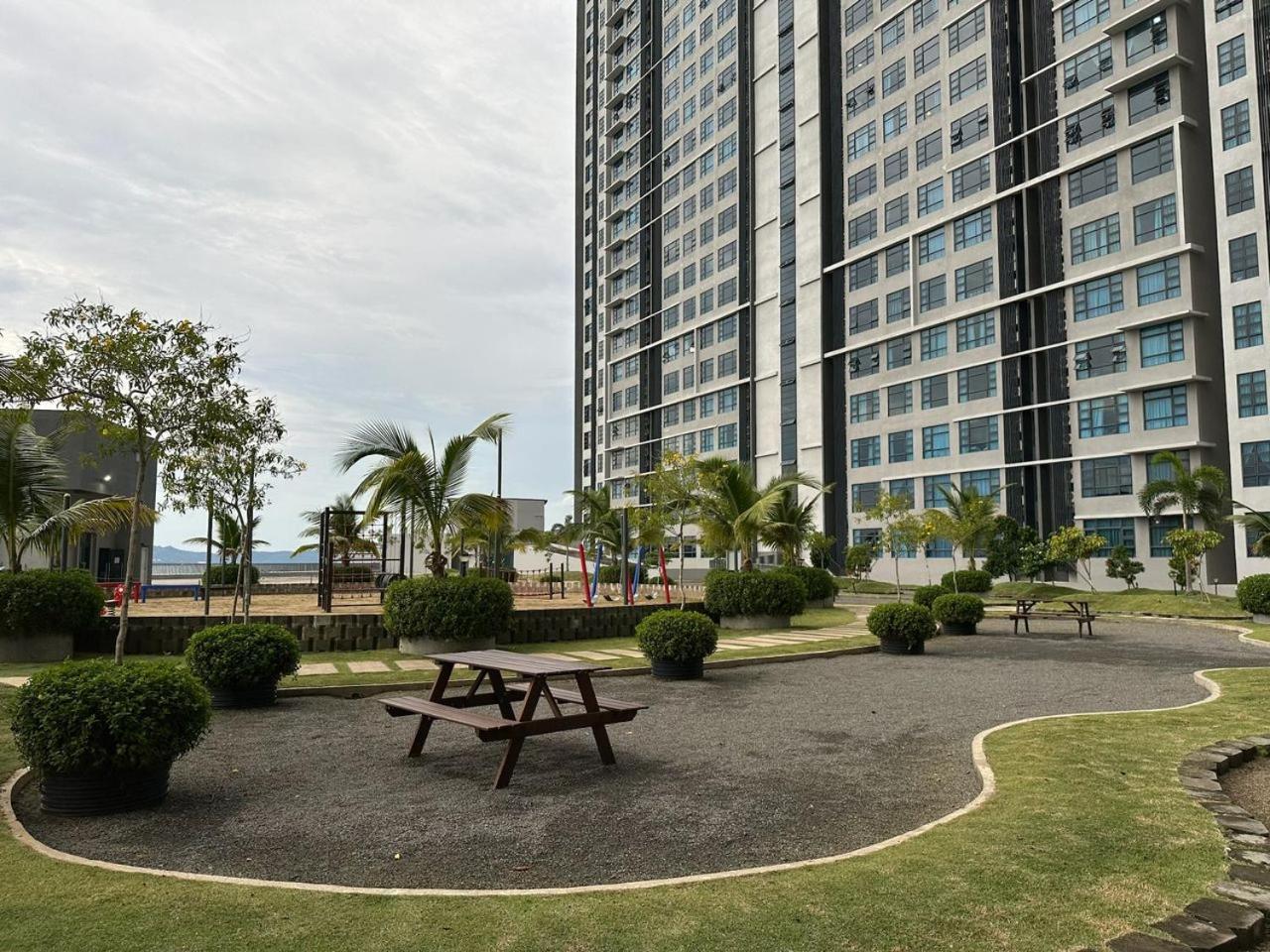 코타키나발루 Jesselton Quay Sea & Pool View For 6 Pax 아파트 외부 사진